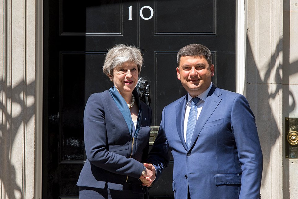 PM met with <a href="/VGroysman/">Volodymyr Groysman</a> today &amp; spoke about Ukraine’s efforts to reform its economy and tackle corruption. Read more: gov.uk/government/new…
