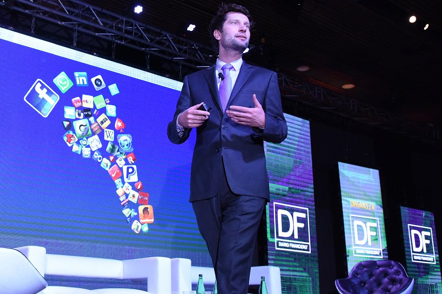 Michal Kosinski: “Compartir la data es como los impuestos, sirven a un bien social mayor” goo.gl/YRhuaP