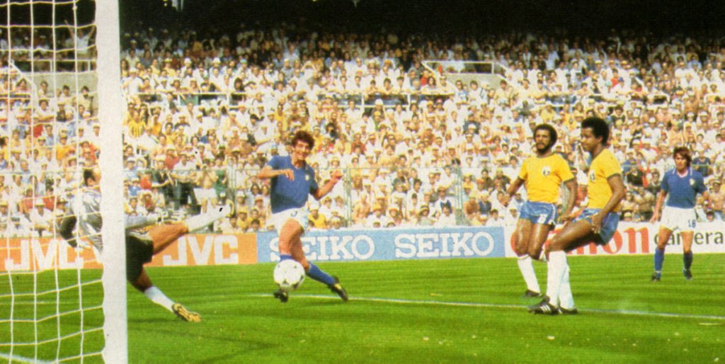 🇧🇷 2-3🇮🇹  #BrasileItalia (#Rossi 5', 25', 74')  
5/7/1982 #Spagna82 🇪🇸, nacque la leggenda di #Pablito! 💙