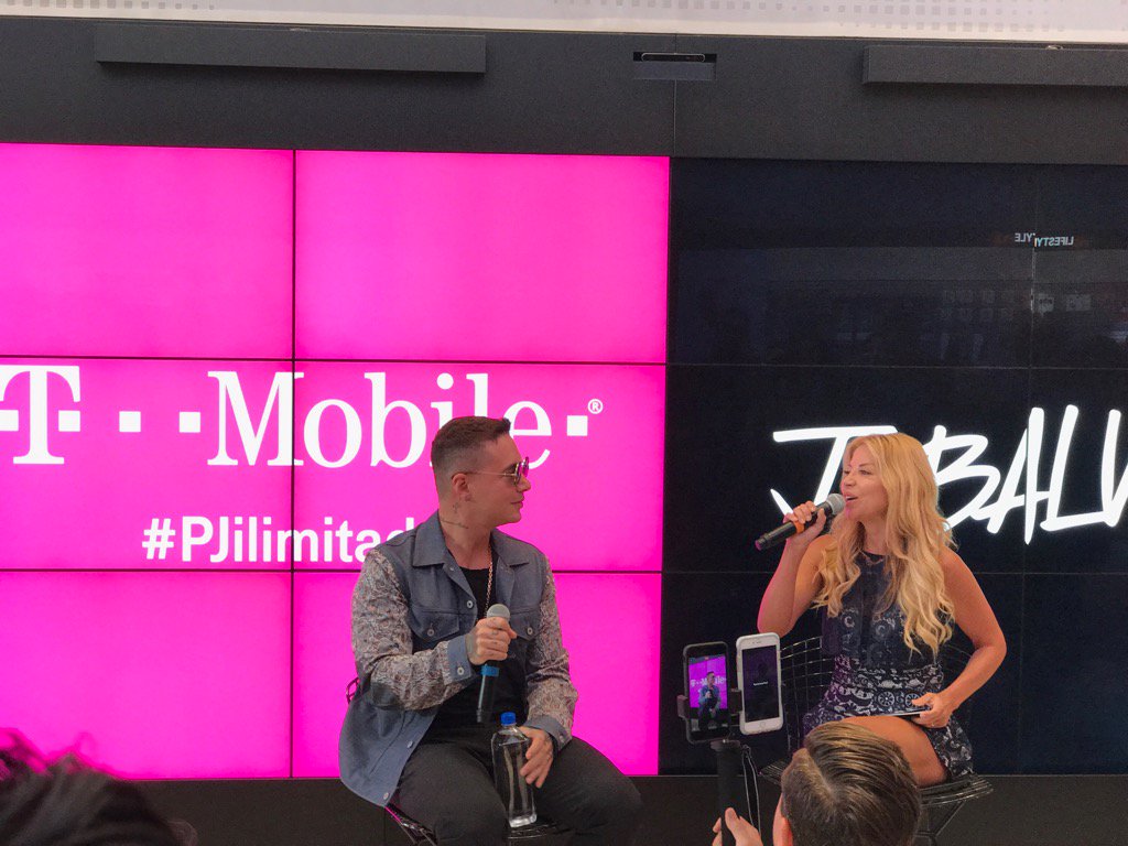 ¡Ya llegó <a href="/JBALVIN/">J BALVIN</a> a la tienda Signature de <a href="/TMobile/">T-Mobile</a> en South Beach! <a href="/TMobileLatino/">T-Mobile Latino</a>