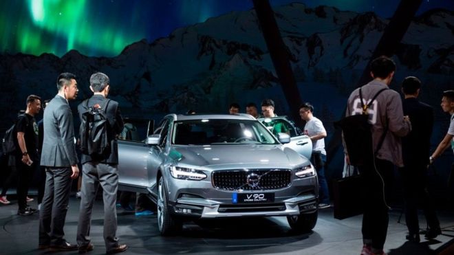 From 2019, @volvocarsglobal declares that all its new models will have an #electric motor 🔌🚘 bbc.com/news/business-… via <a href="/bbcn/">bbcn</a>