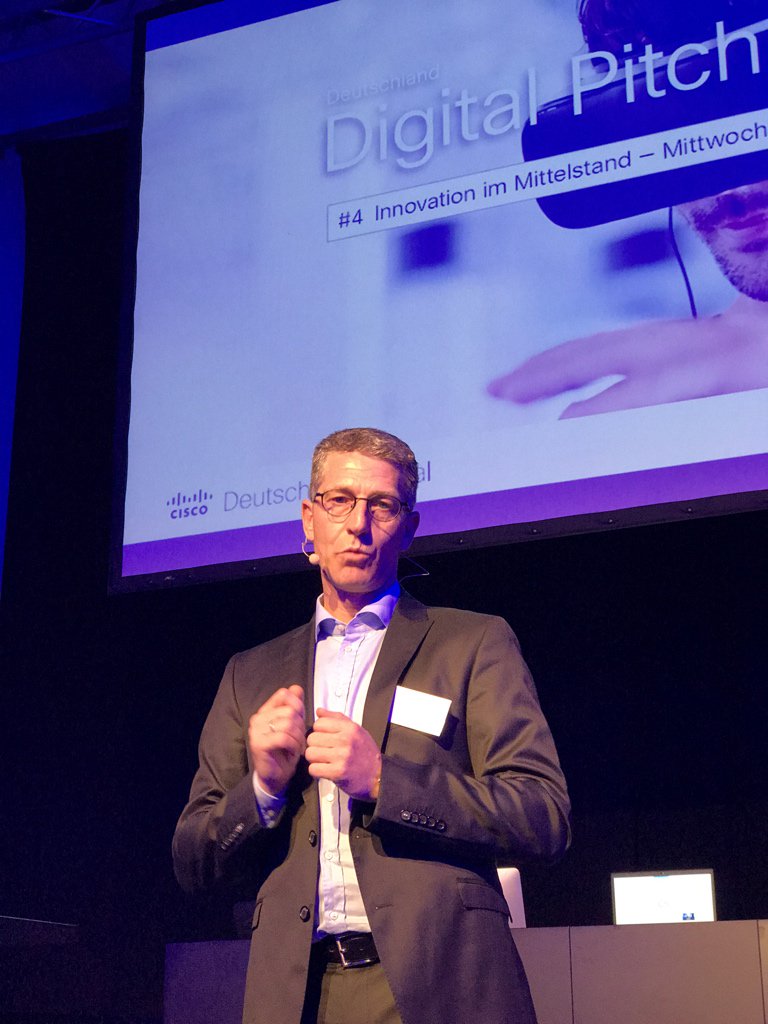 PercyOtt's tweet photo. Digitalisierung des Mittelstands in der #Isarpost in #München - Florian Seidl zu Programm “Deutschland Digital” v @Cisco_Germany #ZeitReif https://t.co/SqFN20Uzih