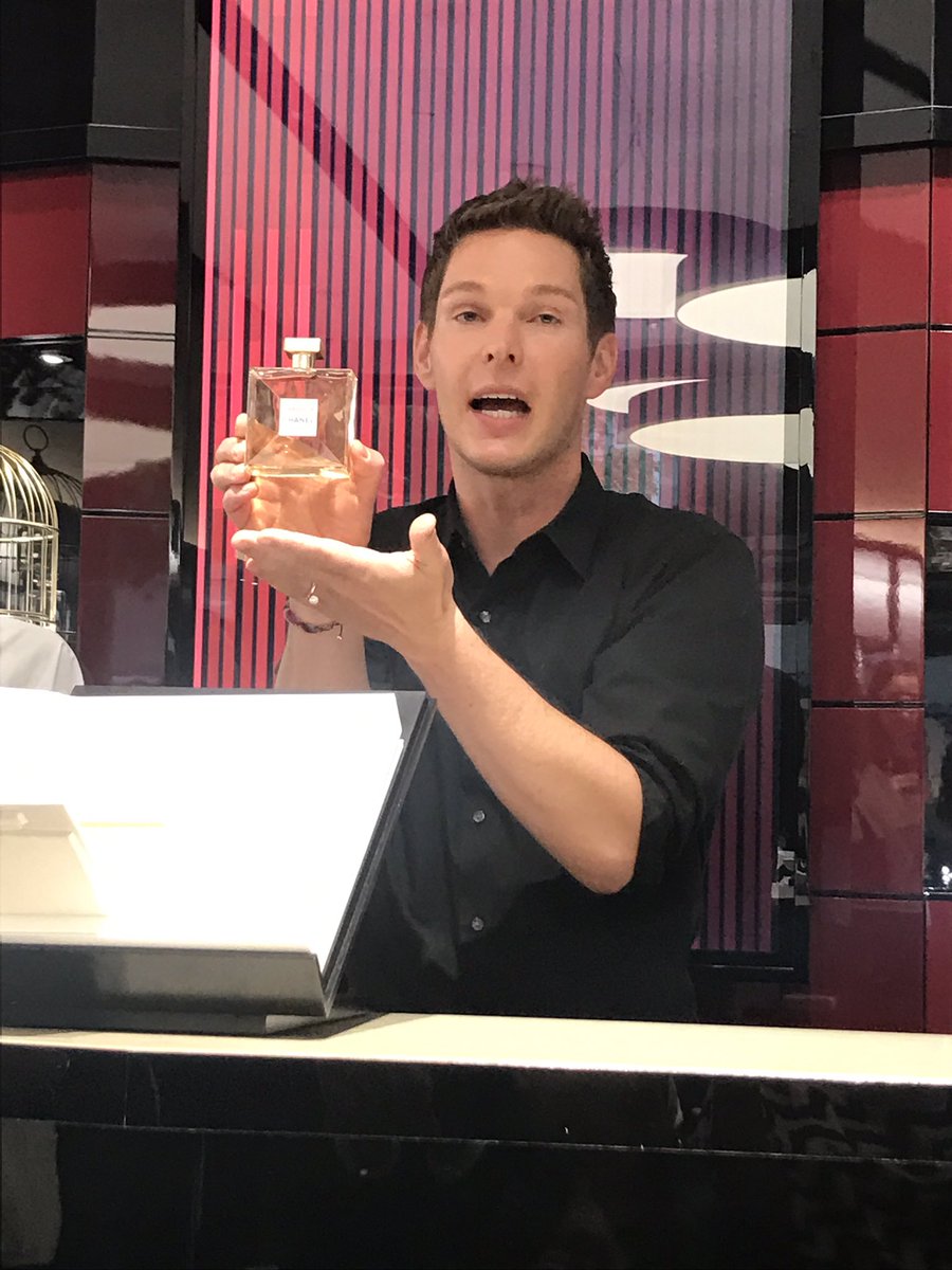 LaWashing's tweet photo. Nach 15 Jahren gibt es den ersten komplett neuen Duft für Frauen von #Chanel - Gabrielle Chanel https://t.co/djanGUcrTF