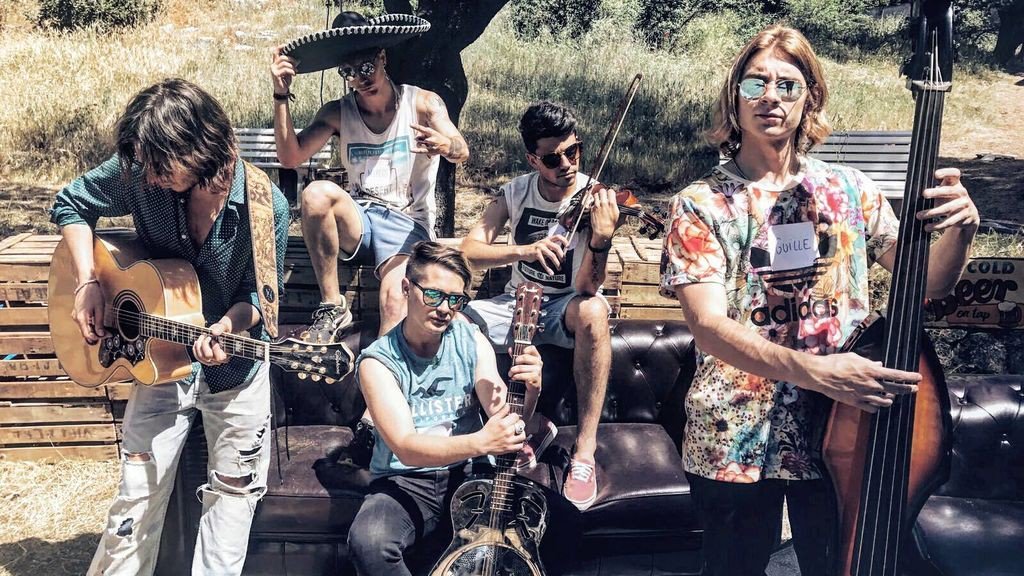 cuatro's tweet photo. .@Bromas_Aparte, el grupo que va camino de convertirse en la voz de su generación https://t.co/fVrzcT3MqE https://t.co/tXGvSofkMb
