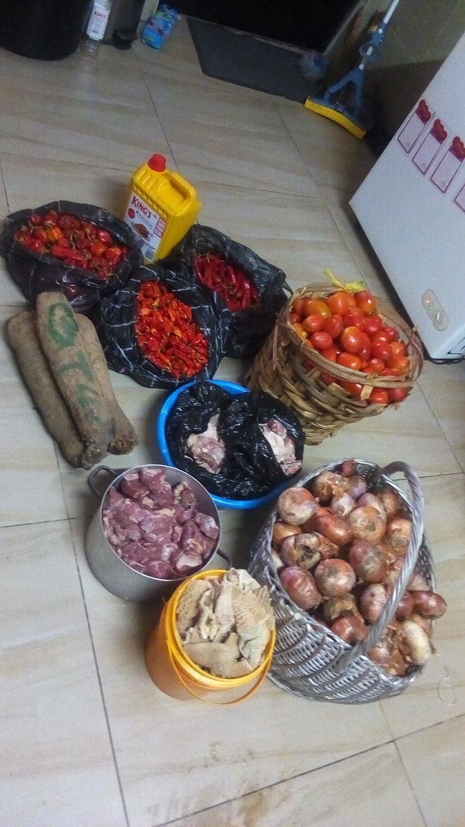 sarelohq's tweet photo. Straight outta Market! Freshly delivered..Yes market is really messy.. Let's do the magic for you💪 #Itsourwork #Weshopwedeliver #Sarelo https://t.co/uMLdBZ7kHh