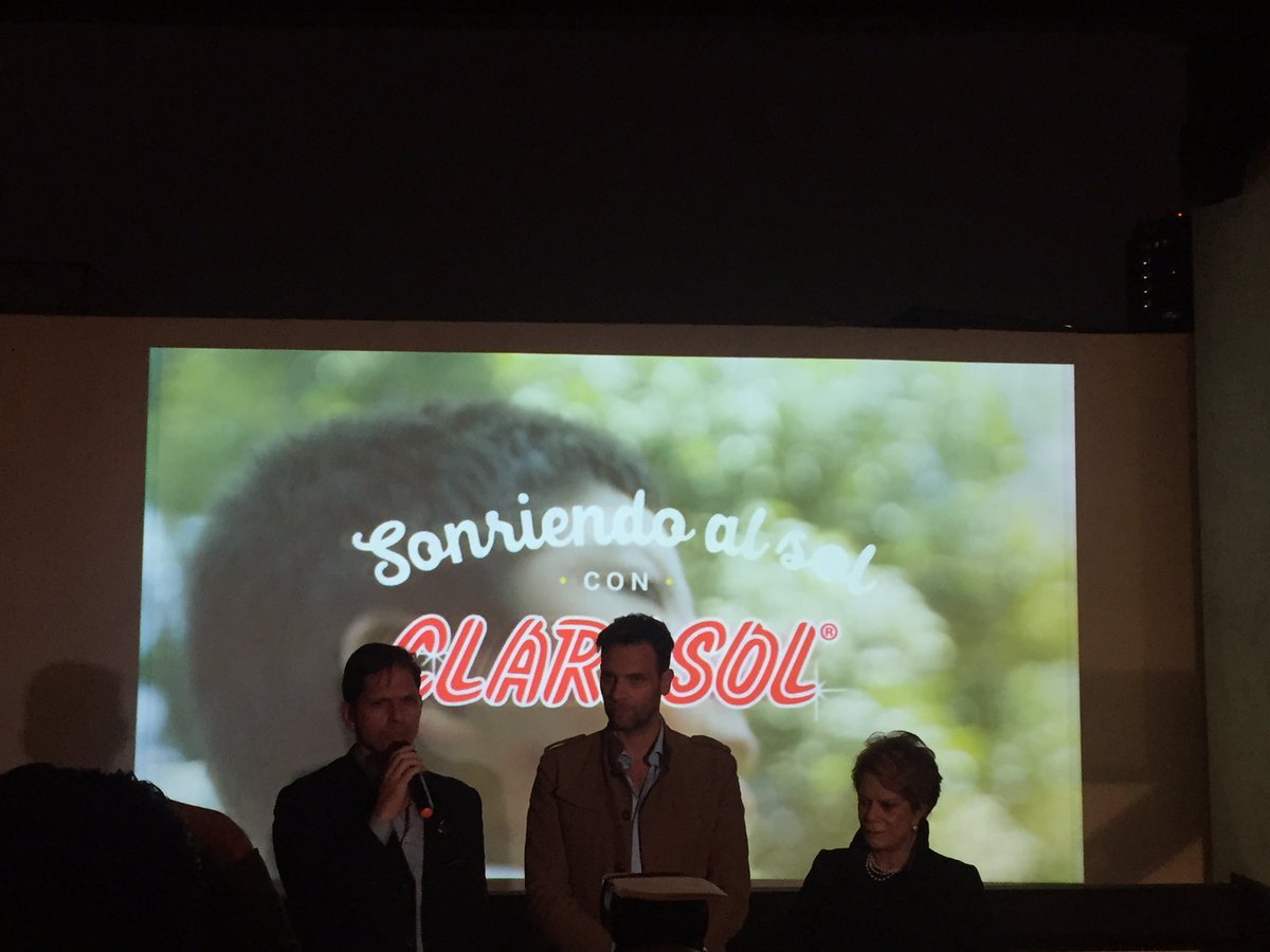 <a href="/FamiliaClarasol/">Clarasol</a> y <a href="/PatricioBorghet/">Patricio Borghetti</a> felices de apoyar a <a href="/michouymau/">Michou y Mau</a> y <a href="/VirginiaSendelL/">Virginia Sendel </a> con la campaña #SonriendoAlSolConClarasol