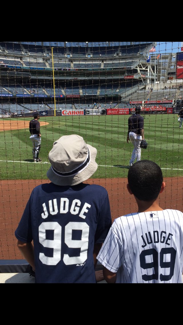 msriether's tweet photo. Autographs⚾️ #mobilizingnyy https://t.co/ubSfPAfuXs