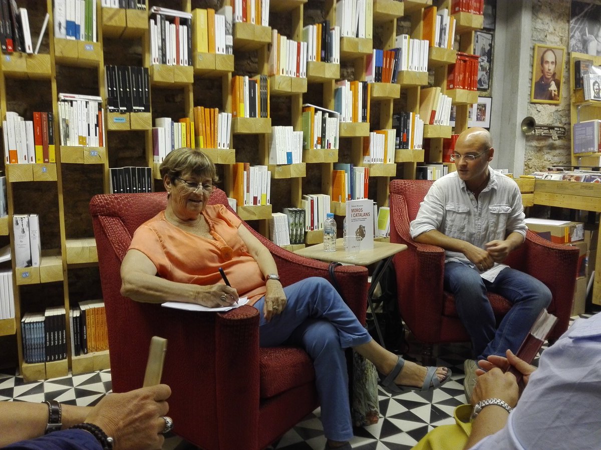 Rosa Rey (@rey_ros) on Twitter photo Presentació del llibre "Moros i catalans" de Dolors Bramon a la llibreria Ona <a href="/angleeditorial/">Angle Editorial</a> Presentació del llibre "Moros i catalans" de Dolors Bramon a la llibreria Ona <a href="/angleeditorial/">Angle Editorial</a>