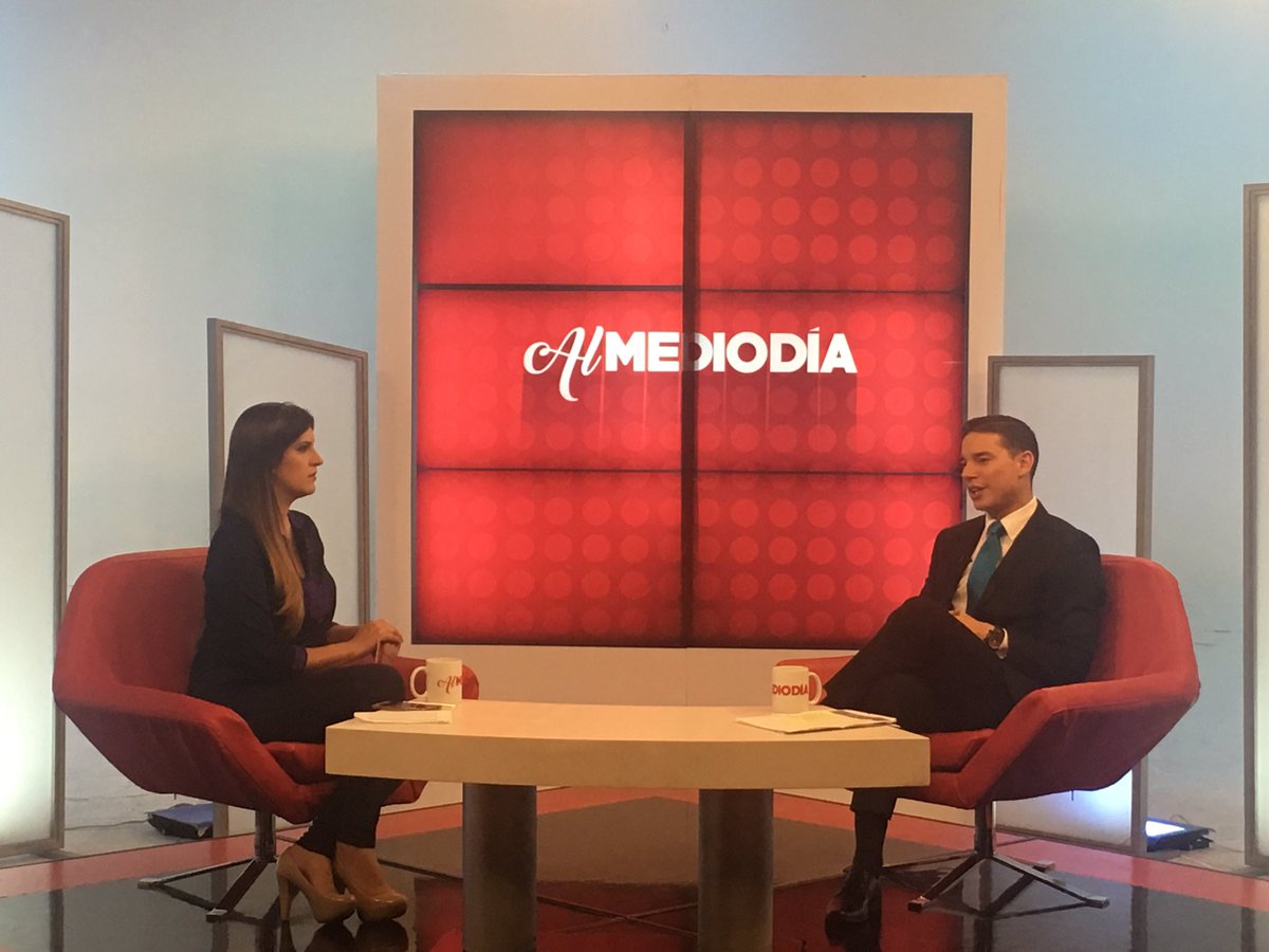 DHumanoEc's tweet photo. Min. @IvanEspinelM recalca que @MundoVEOVEO educa y divierte  a niñas y niños del Ecuador. @EcuadorTV https://t.co/UzPWWGjewG