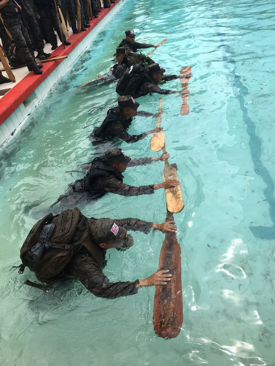 INFAMARBIM's tweet photo. 3 damas integrantes promoción 1-2017 Infantes de Marina se gradúan habiendo cumplido satisfactoriamente la norma rigurosa de entrenamiento. https://t.co/1xQvFGv7Nw
