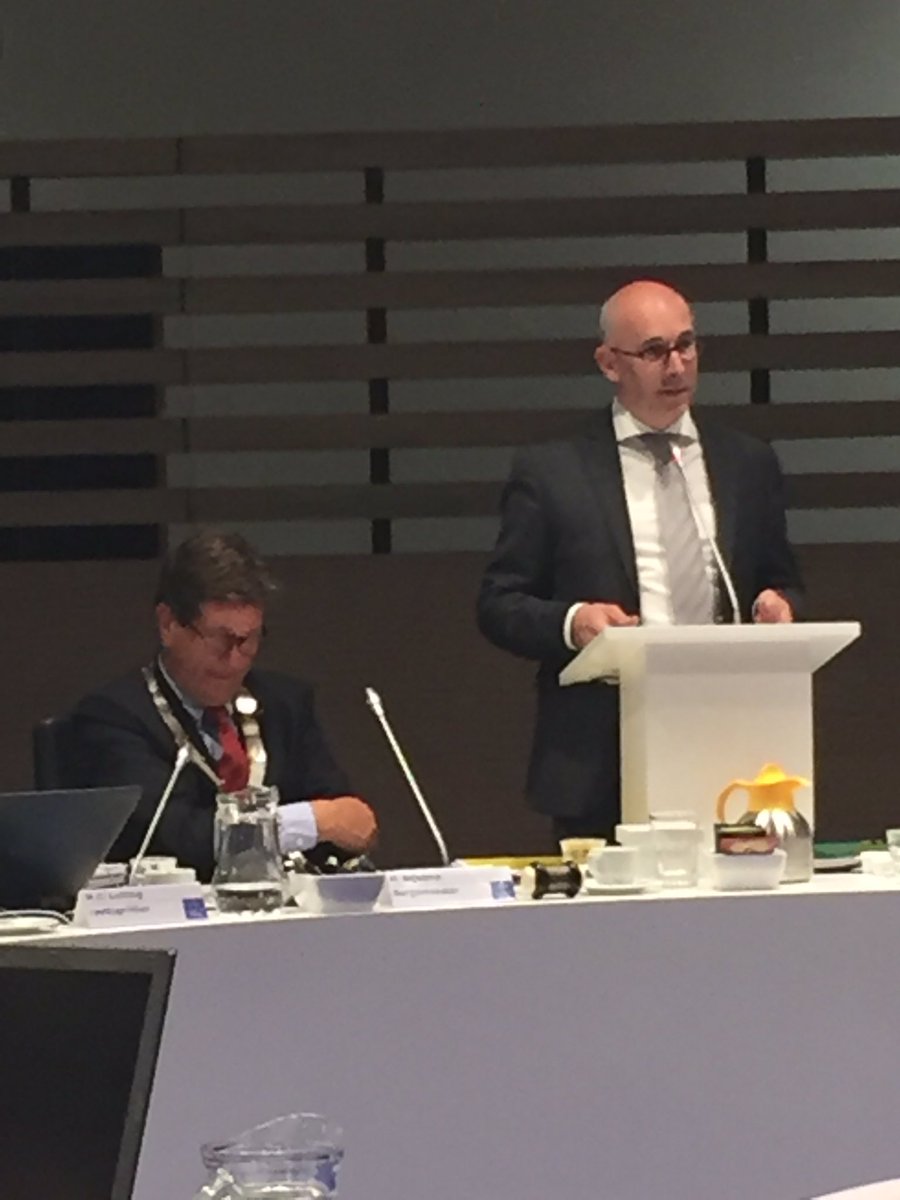 Veel dank <a href="/JanBns/">Bns</a> voor inzet, sterk voorzitterschap en weloverwogen beslissingen <a href="/gem_Elburg/">Gemeente Elburg</a> Mooie studietijd gewenst!