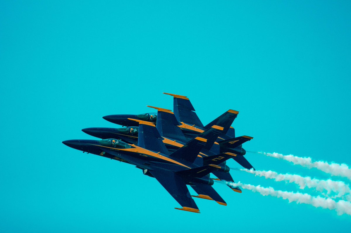 NoahLackey1's tweet photo. Some favorites from the 4th 🇺🇸 #pensacola #canon https://t.co/BCC2cBO2AH