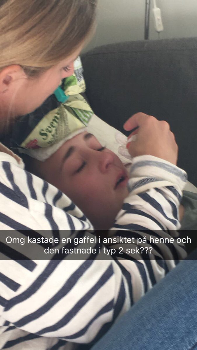 godzilllahead's tweet image. Saknar när min lillasyster kränkte mig vid middagsbordet