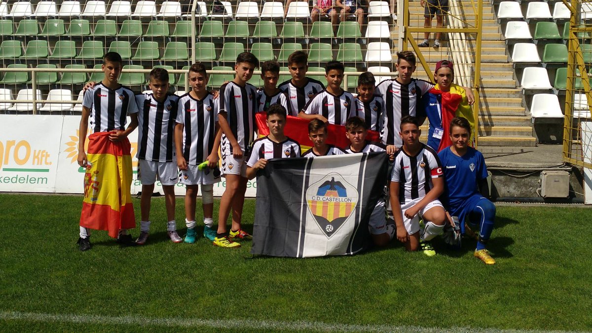 CDCastellon's tweet photo. Aquí tenemos a nuestra centuria, la selección de Castellón, dirigida por Kevin Núñez, representando internacionalmente al CDCS en Hungría 🙌🙌 https://t.co/aRZDGw17yB
