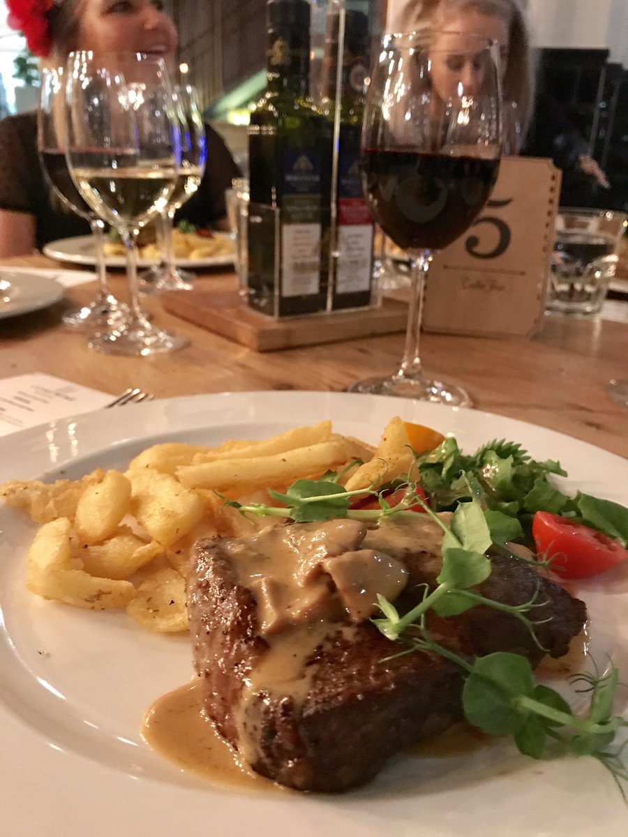 ctmylove's tweet photo. Oh my goodness, I'm suuuuuuch a happy girl right now! #cwwu #shareyourflair #ginjarestaurant https://t.co/hVOIvreSvW