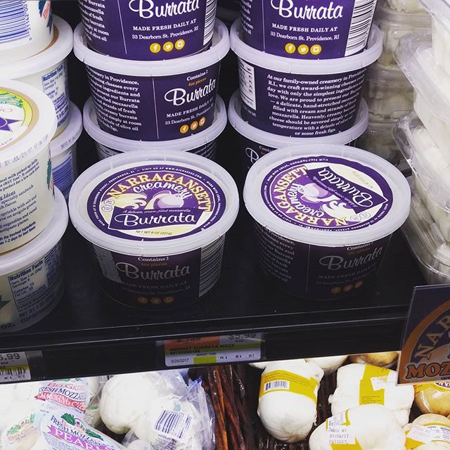 AripackInc's tweet photo. Nice to see our containers on the shelf! They look beautiful!😁 #narragansettcreamery #aripack #rigidcontainers #packaging #foodpackaging #ch https://t.co/JQQvxqdJes