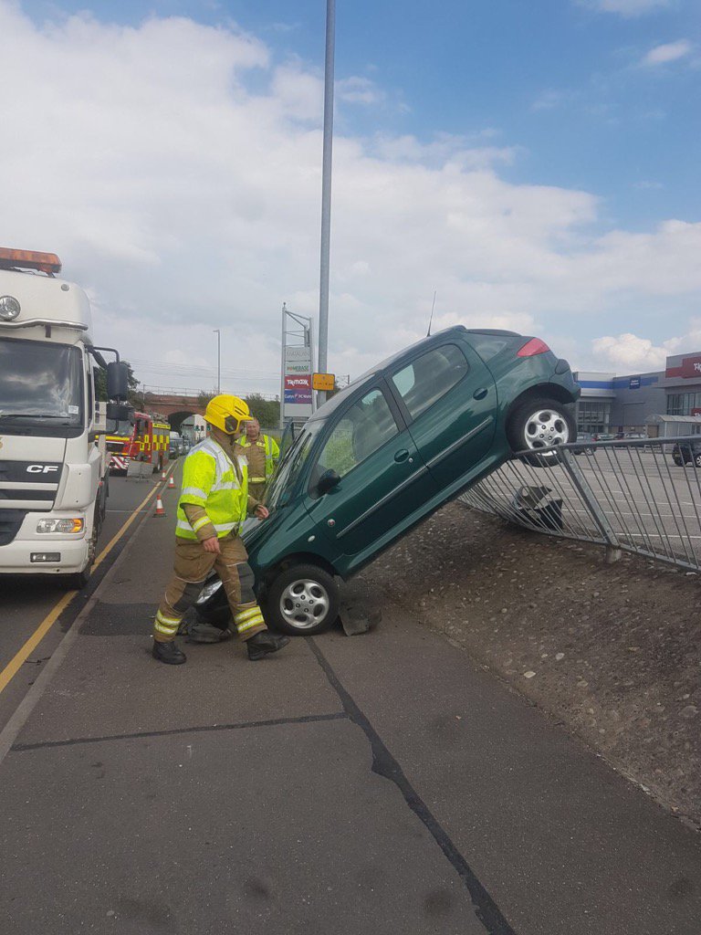 Every phone call from <a href="/lincspolice/">Lincolnshire Police</a> delivers an exciting challenge this was a first for us! <a href="/BadCarParking/">Dazzo</a> #Grantham