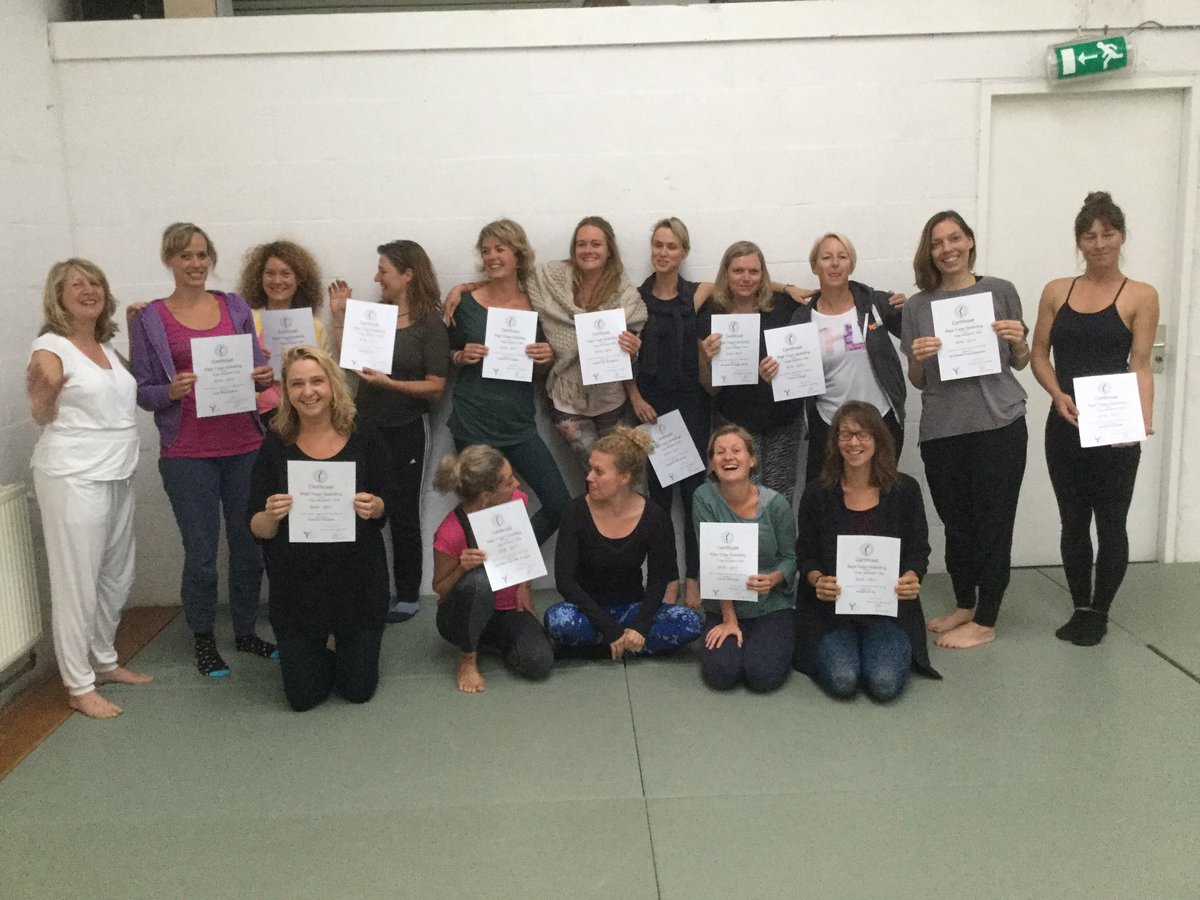 Gefeliciteerd! De 1e jaars zijn klaar op naar het 2e jaar! Fijne zomer. yogaopleiding.com