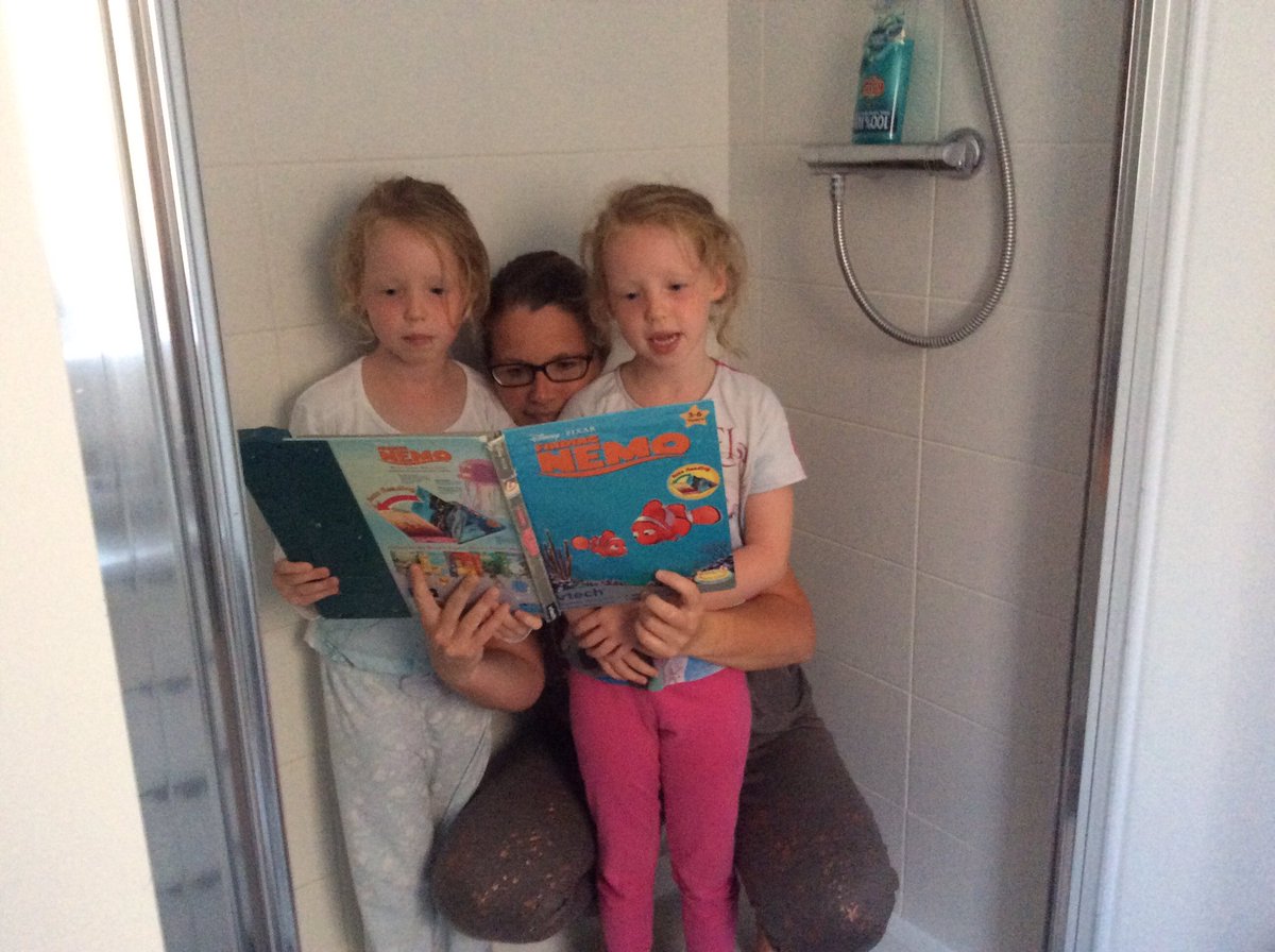 JesmondY2's tweet photo. Mrs Stuart, Eve and Lily enjoyed a bedtime story in the shower tonight π#jgreading https://t.co/bw4QTIgYnP