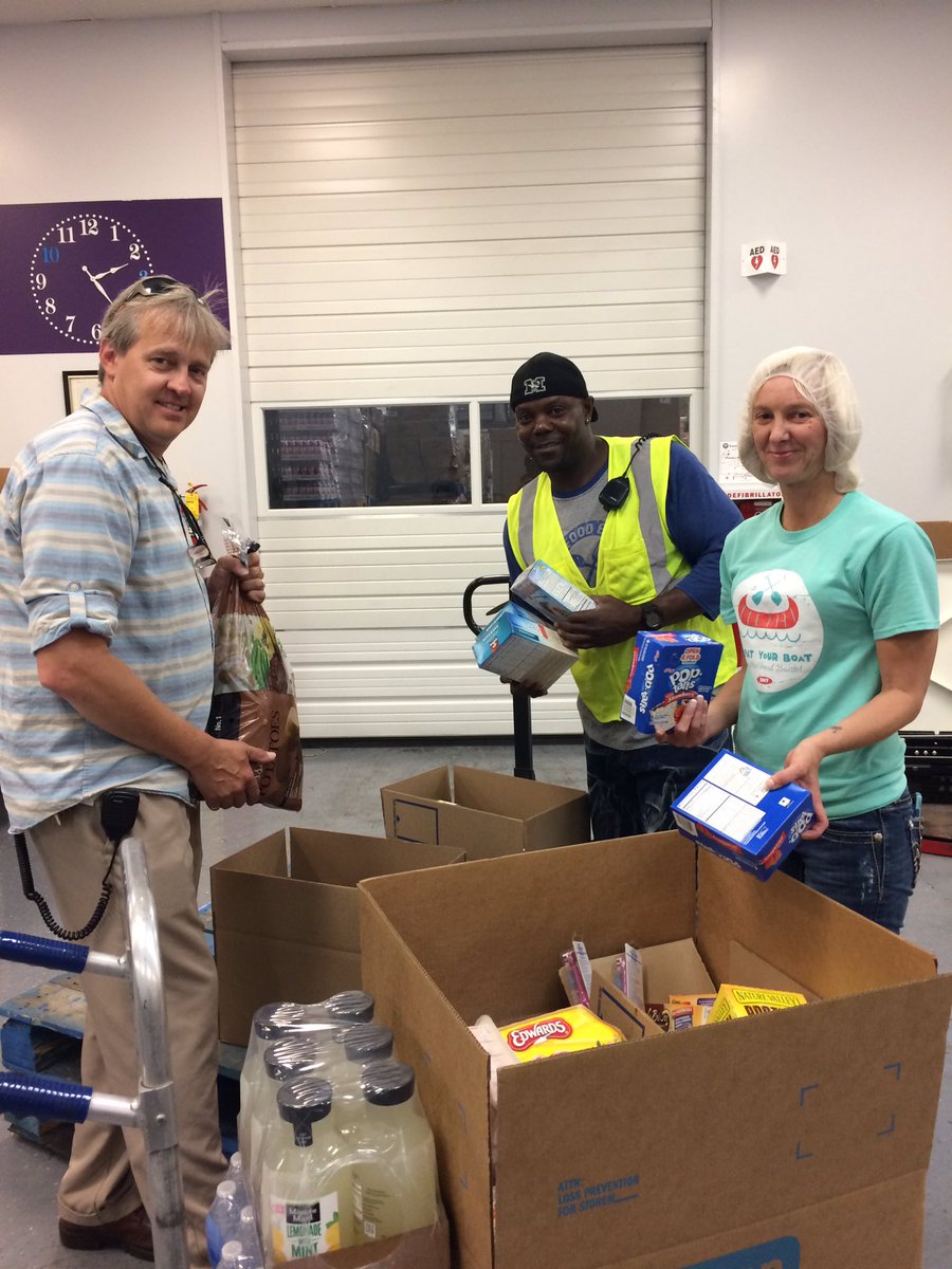 CPDAndriaCoMo's tweet photo. Our friends @TheFoodBankMO  went above and beyond to help us with neighbors in need. https://t.co/WKFQ3vEop6
