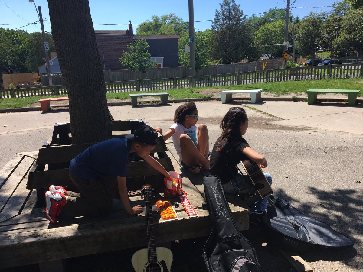 TPSD55fuzz's tweet photo. An outdoor #Rock55 event today @TDSBBlake. Thanks @COPSandKIDSca!!! Just missing @PabloTPS on this beautiful sunny day https://t.co/5jn0tEgDfh