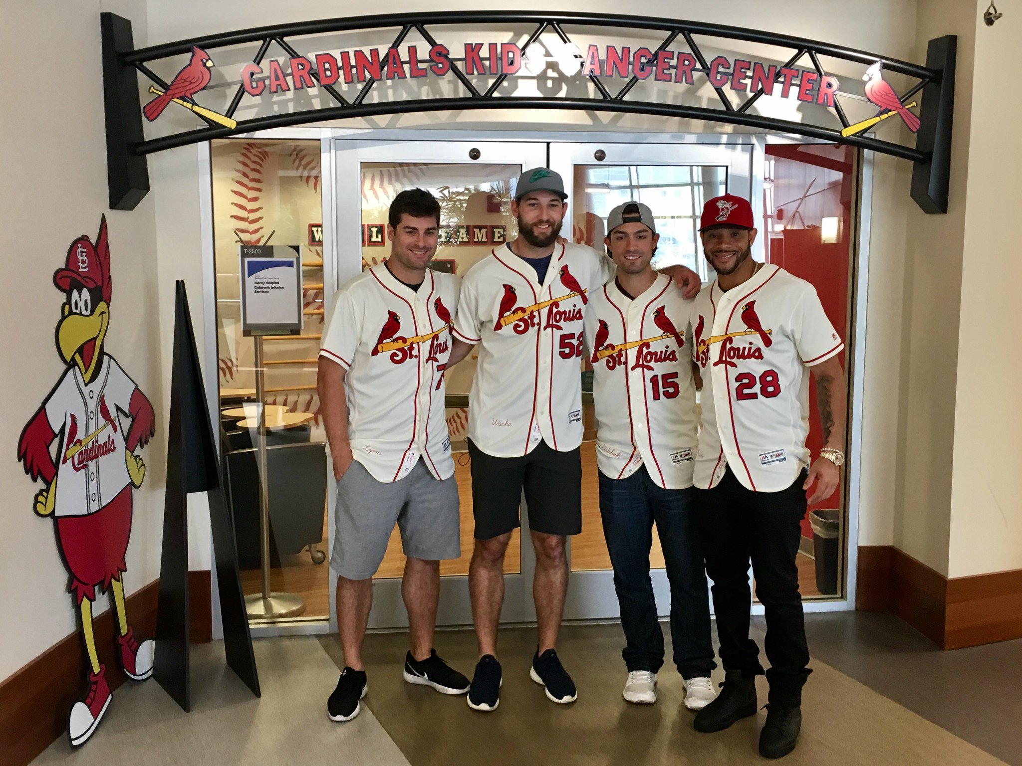 DD_sQ_1UAAAxR37.jpg:large