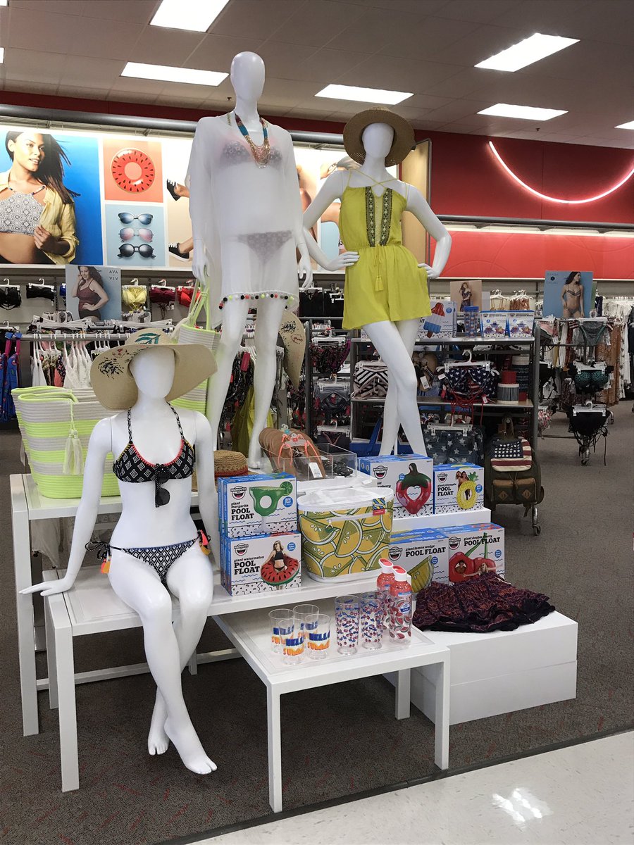 emd_vml0662's tweet photo. Let's have a pool party! #T2153 #floatiesfordays @JWG_VMTL @jenillik_vmtl https://t.co/CVGUbFr2ds
