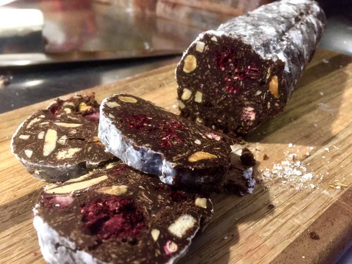 Lune_Chocolat_'s tweet image. Today we have $1 samples of our new Chocolate Salami! Stop by we are open until 7!