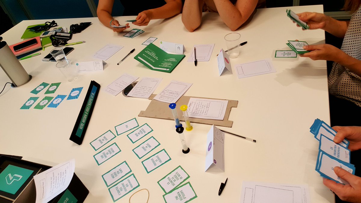 Storengy's tweet photo. Test du jeu #CartesBlanches nouvel outil managérial, fruit d'une collaboration @LeLabRH @ENGIEgroup @zewaow #changemanagement #game #culture https://t.co/SWf30X3AQk