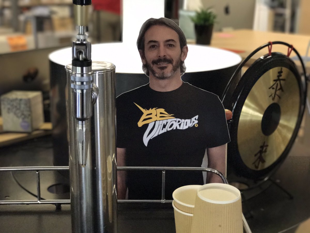 flatjasonhand's tweet photo. Working hard for the money! #flatjasonhand https://t.co/ExDUIVx7cp