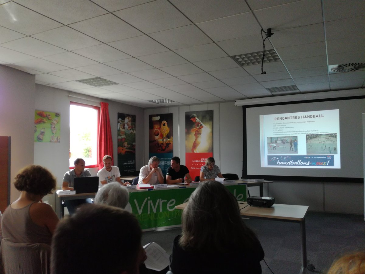 leuog's tweet photo. AG #usep58 en présence du directeur national#usep et de représentants#dsden58 #Academiedijon  Une activité sportive et associative riche... https://t.co/NpgHrBJEGc