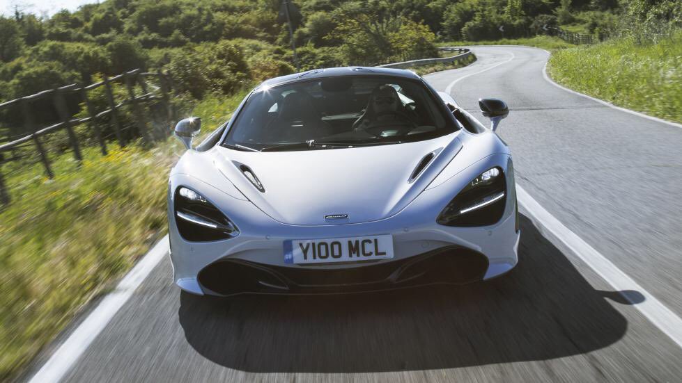 TrapShow_S's tweet photo. I think this is the best looking car I've ever seen #carporn @McLarenAuto https://t.co/tYl7qA3gqv