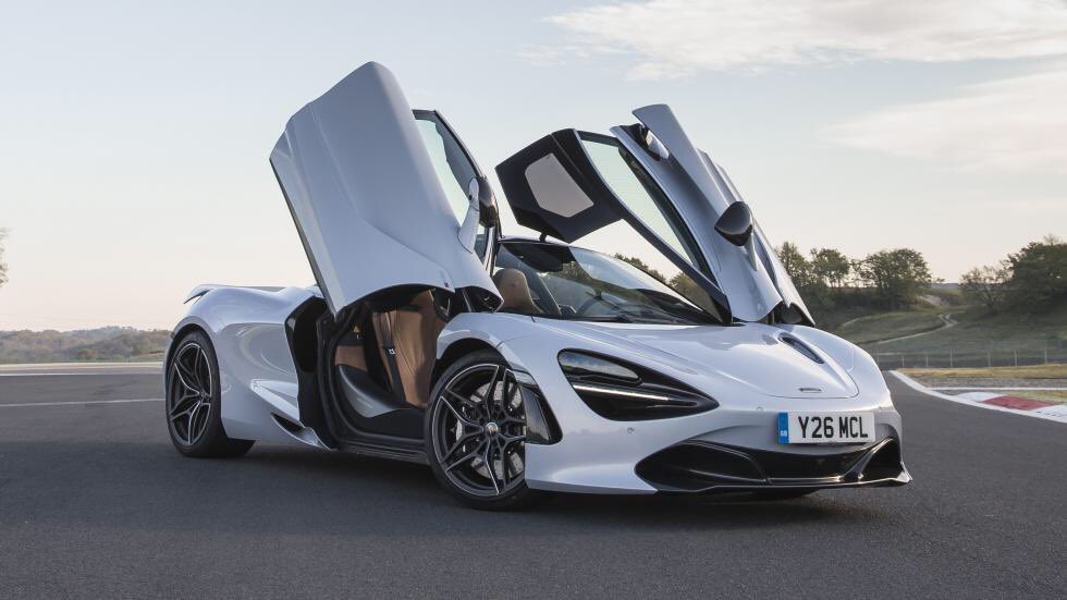 TrapShow_S's tweet photo. I think this is the best looking car I've ever seen #carporn @McLarenAuto https://t.co/tYl7qA3gqv