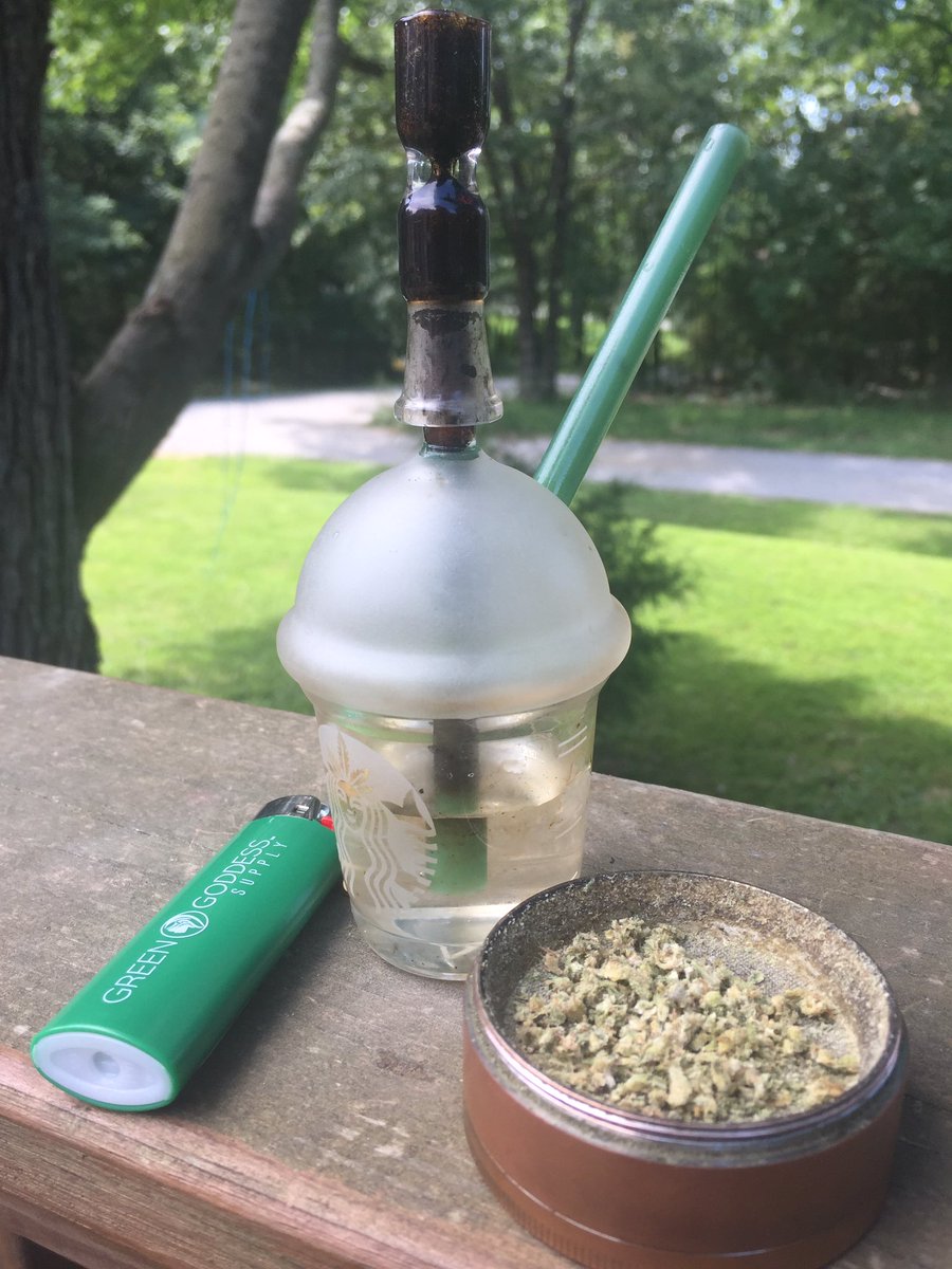 _jena4n's tweet photo. It's a late #wakeandbake for me! Good morning ☀️ #stonerfam 💨 https://t.co/YsMeNGiRkp