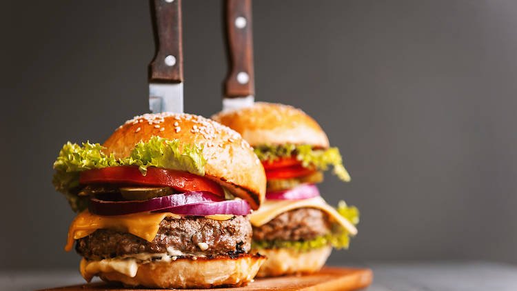 Show love for your favorite NYC burger by voting in @timeoutnewyork's Battle of the Burger: ow.ly/T5nR30d2iFa