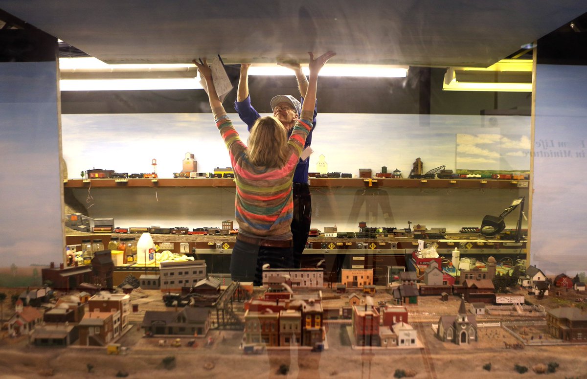 bergmichelle's tweet photo. @SPStephMcKay helps Model Railroader Scott Gibb open the train display at the WDM. https://t.co/MMrtRS8v6s