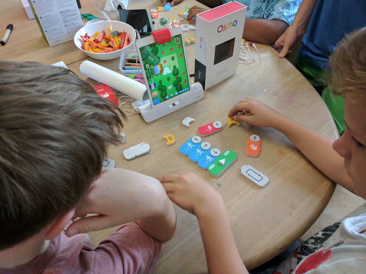 hansamann's tweet photo. Great day with the kids and teachers at #createschools today. Electronics followed by coding. Year 3! @PlayOsmo @SAPHybris @SquishyCircuits https://t.co/bN6jHF4peh