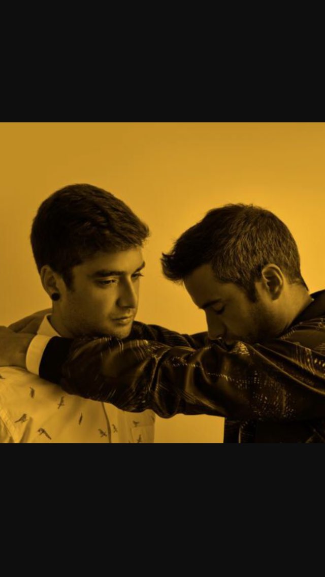 EnoraMofficiel's tweet image. Deux frères : baudouin et Guillaume marnez .1 groupe : éncore ! 1 single " california " allez sur YouTube mater le clip je M en remets pas❤️