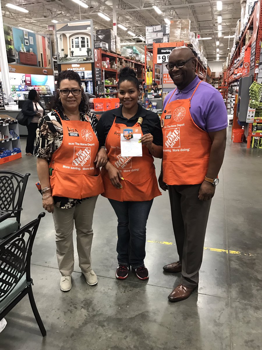Angel D31 received first Homer badge for excellent customer service <a href="/paulclymer/">Paul Wagner</a> <a href="/LizaSnchz/">Liza Sanchez</a> <a href="/Dereik_Advice33/">Dereik Edwards</a> <a href="/bigee47/">Ian Stewart</a>