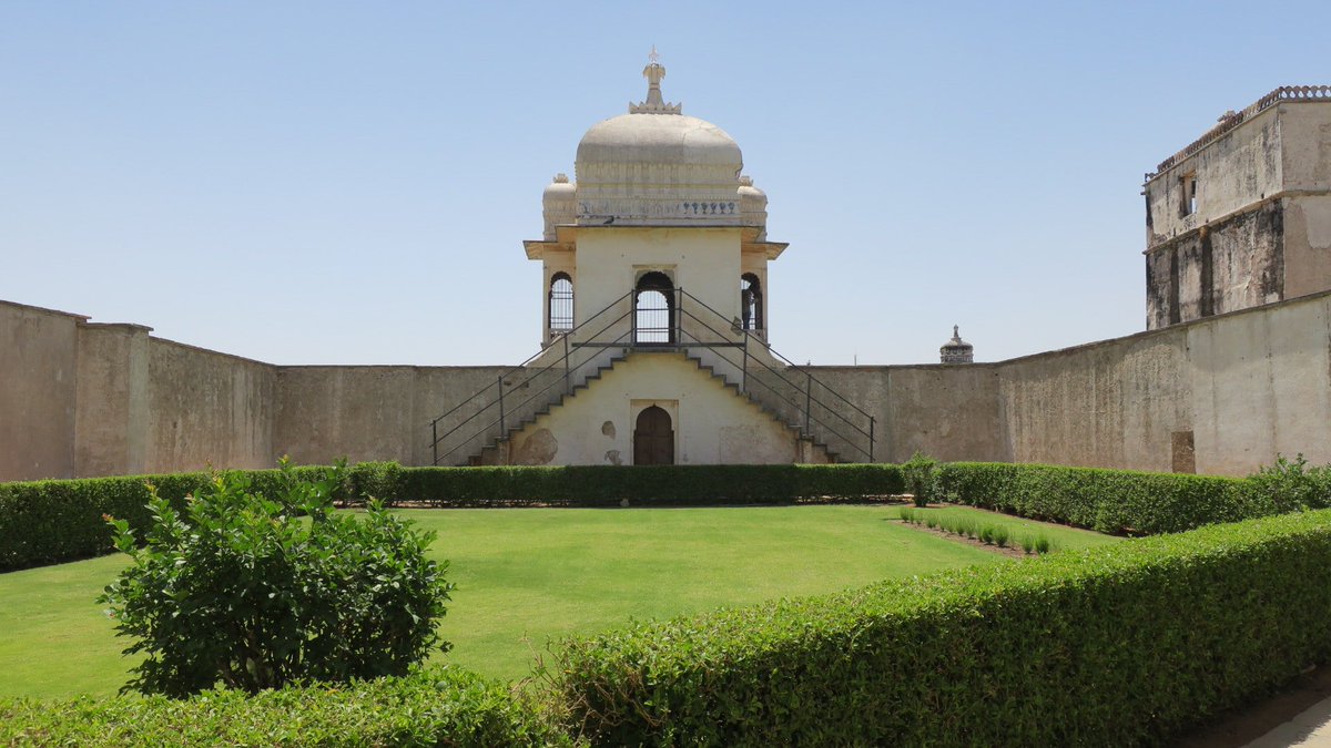OhMyRajasthan's tweet photo. #PadminiGardens dedicated to #QueenPadmini are one of the most beautiful gardens in #Chittorgarh. PC: Abroad Leap, Antione, Manfred Sommer https://t.co/zU0sjtudbV
