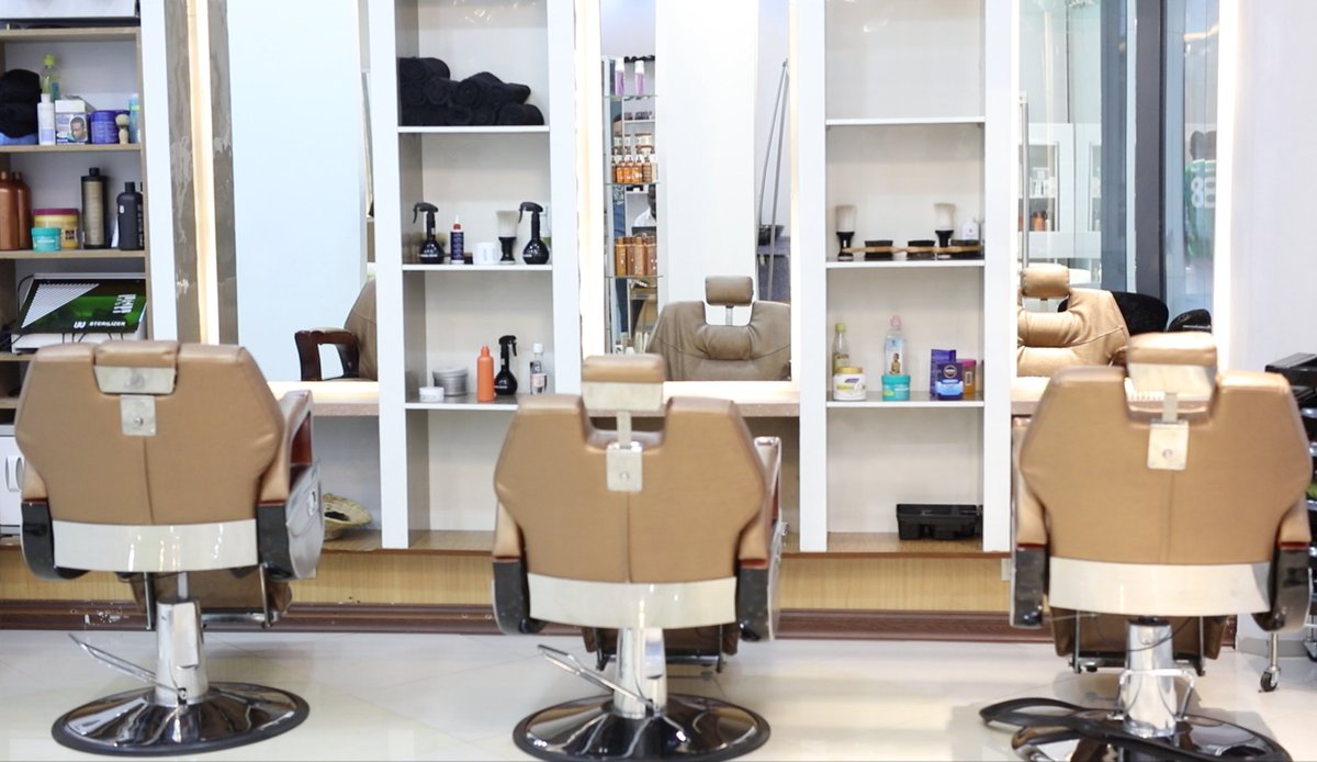 weareleoske's tweet photo. Men, it doesn't have to be father's day to get treated or more importantly to treat yourself ✂

#leosalon #barber #freshcut #LookGoodWithLeo https://t.co/q0kqc5aUqn