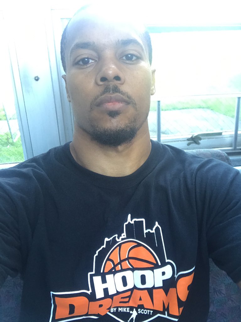 BBICoachA's tweet photo. Representing @OfficialHDHoops while working the @TheHoopGroup Academic Elite 1 camp! Great experience! Just finished #EarlyBirdWorkouts https://t.co/5cY8qKrFy2