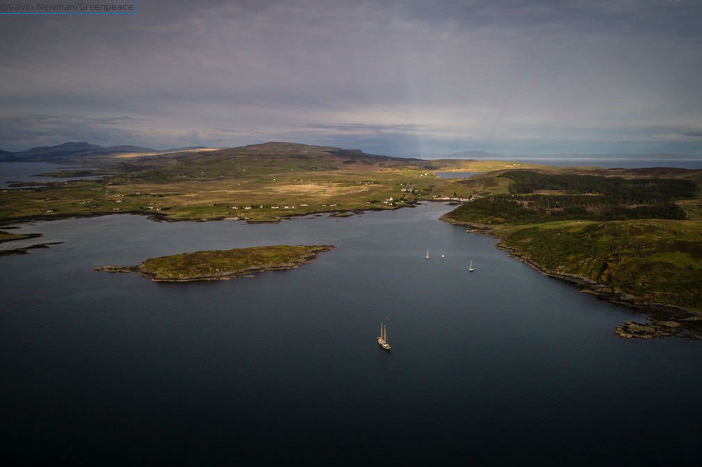 UNEP's tweet image. Ocean plastic pollution affects marine life &amp;amp; the environment. Here's how Scotland is taking action for #cleanseas &amp;gt; bit.ly/2uhagau