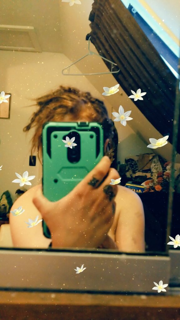 1SoulWithNoName's tweet image. Abby's dreadlock journey - 4 months in, to infinity and beyond!   #dreadfully​abby #nojudging