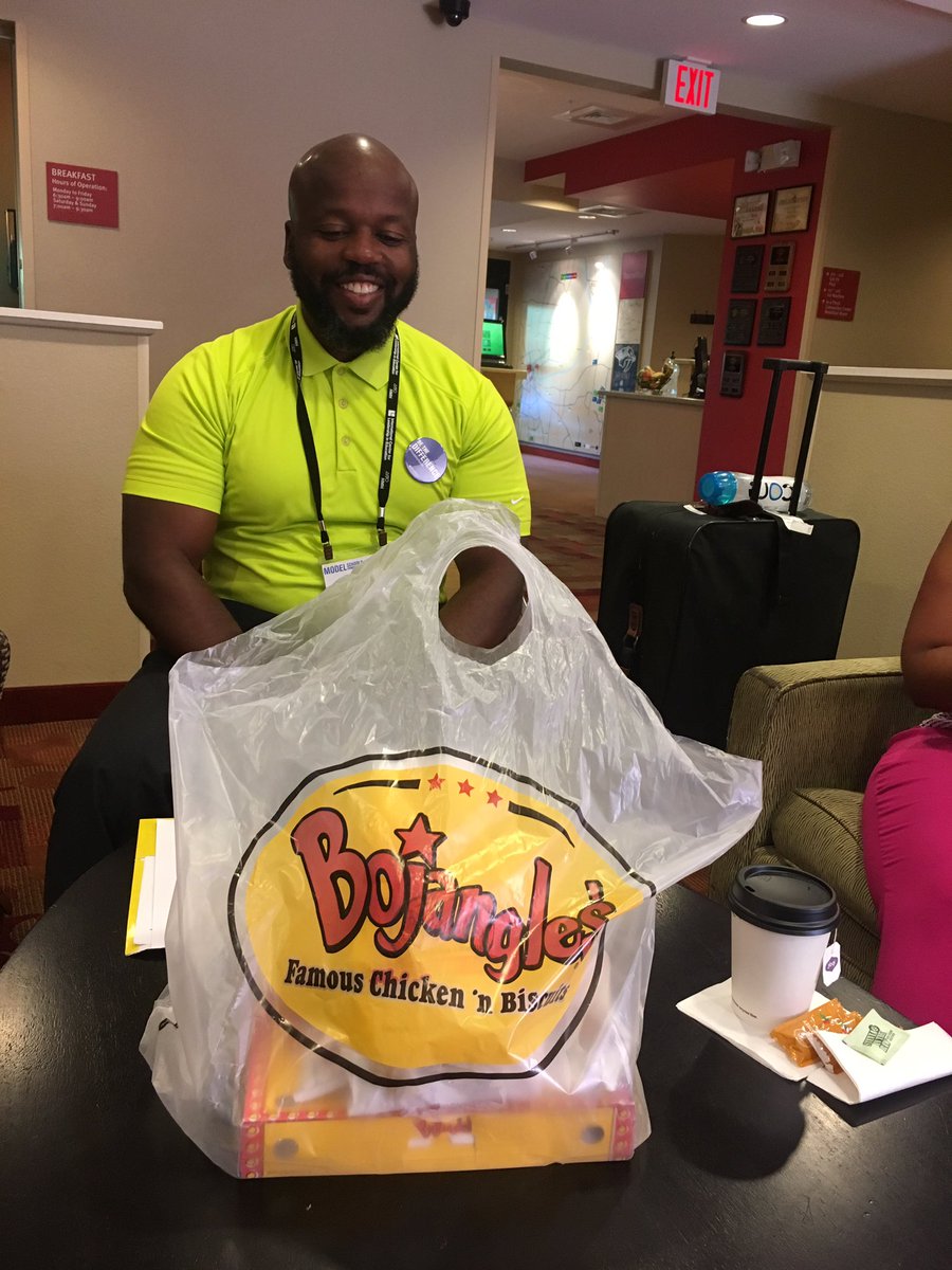 You know you're principal loves you when he runs out early to bring you a treat ❤️<a href="/tanfrankqj/">Willie Williams</a> <a href="/fsugalKYM/">Kym Parker</a> <a href="/tdixon1972/">Tamla Dixon</a> <a href="/LashannColeman/">Lashann COLEMAN</a>