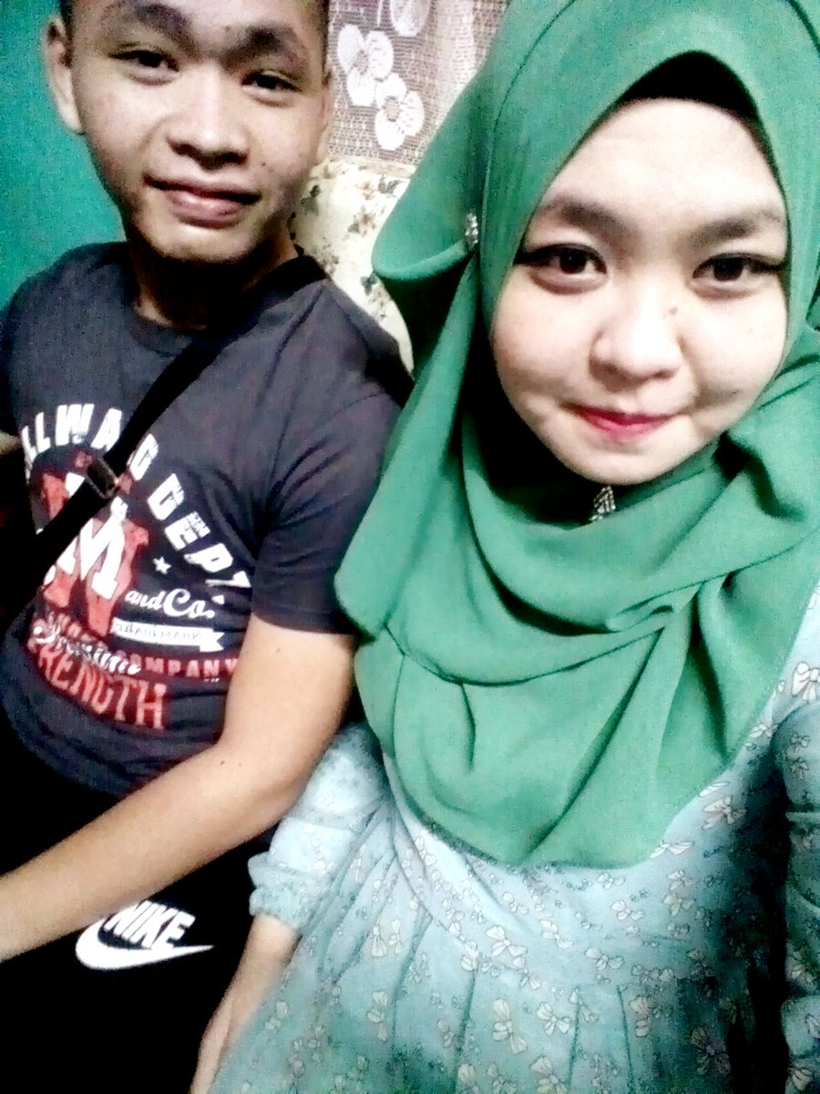 arsnaey's tweet photo. #EidMubarak #4thRaya #siblings #SelamatHariRaya2017 #withGOT7 😅😅😅 My greean as ahgase huahahahaha https://t.co/aV8GjIvmRP