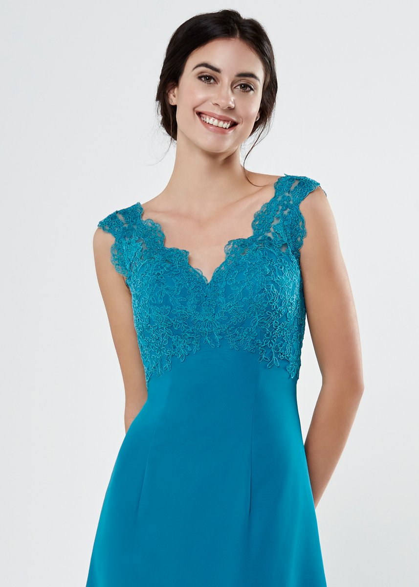 ProposalsBride's tweet photo. New Bridesmaid collection with just a 9 week lead time!!! 10 dresses, 20 colours to choose from, for more info https://t.co/ww0TzX0QFH https://t.co/8iEgzONO8I