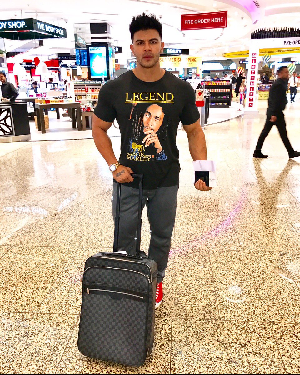 iSahilKhan's tweet photo. Travelling is Living Everything els is Just waiting........ On my way To Dubai Habibi ✈️
. https://t.co/UuO97610Bw