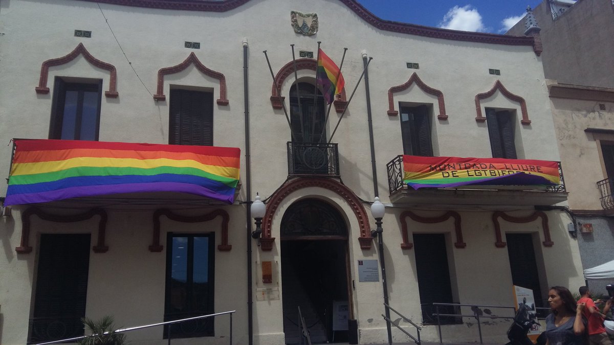 jessegoval7's tweet photo. La Casa de la Vila de #MontcadaiReixac #40anysLGTBI #28JOrgull #llibertatsexual https://t.co/XztE2hovhl