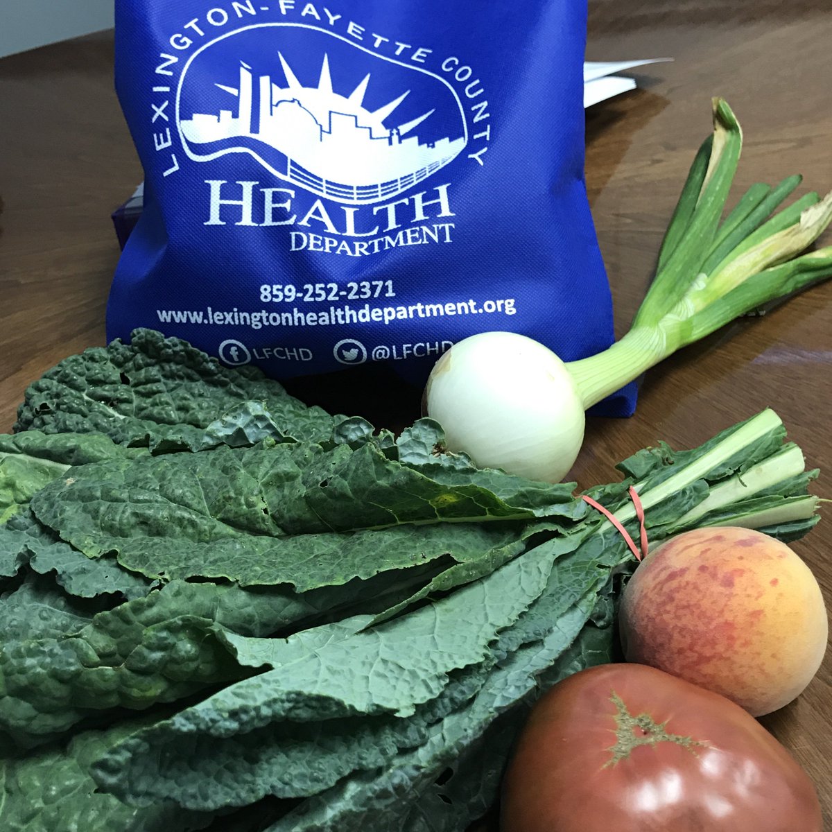 LFCHD's tweet image. Our Community #FarmersMarket is open until 2pm today, 650 Newtown Pike. Join us for fresh tomatoes, peppers, peaches &amp;amp; more! #locallex